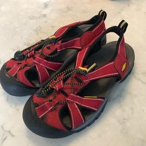 KEEN Red and Black Sandals | 8